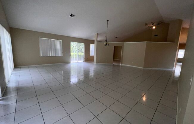 Amazing 4 Bedroom Home in Grand Palms!