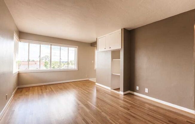 Studio, 1 bath, 360 sqft, $1,175, Unit 208
