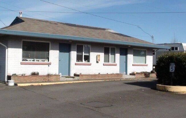 Cozy 1 bedroom cottage available in a gated community in the Kent Highlands.