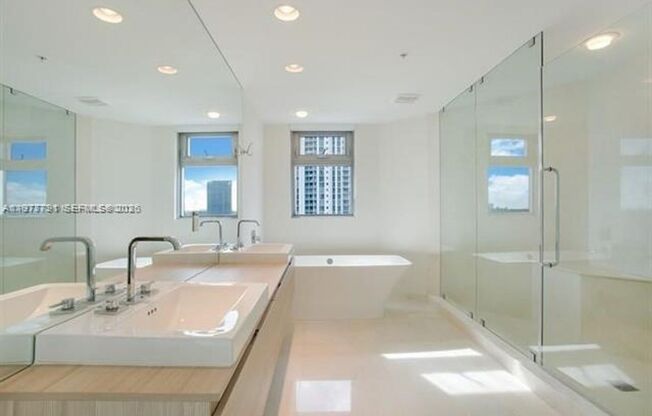2 beds, 2 baths, 1,670 sqft, $5,500, Unit 17301 Biscayne Blvd unit 1103