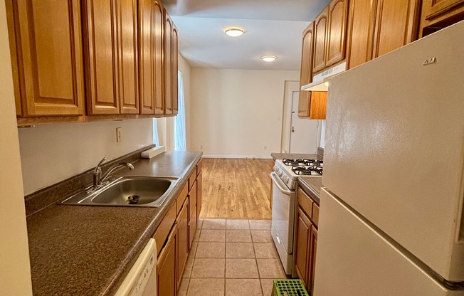 820 W 180 ST