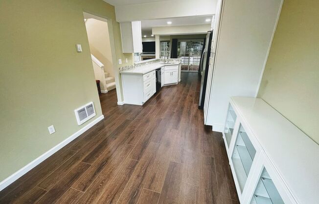 Exquisite Home with 3 Bed and 2.5 Bath in Redmond!!