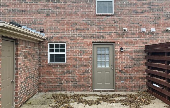 2 beds, 2 baths, 1,100 sqft, $875, Unit C7