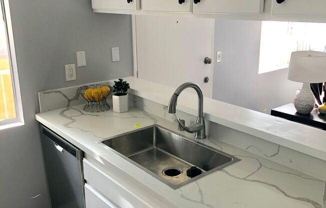 Spacious 2 Bedroom, 2 Bath Apartment in Long Beach with Balcony – $2,350 | Parking Available