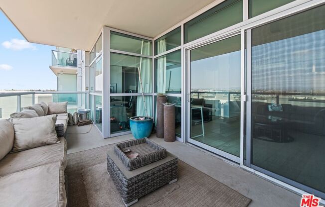 1 bed, 1.5 baths, 993 sqft, $4,700, Unit 720