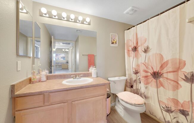 2 beds, 2 baths, $1,700, Unit # 1711