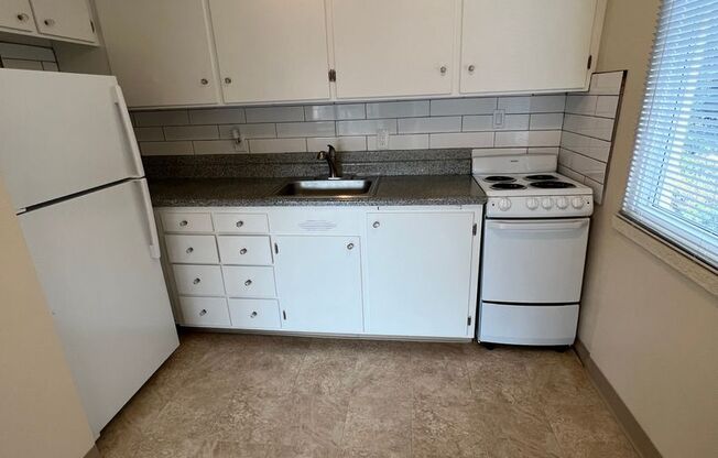 2 beds, 1 bath, 720 sqft, $1,850, Unit 4