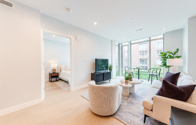 2 beds, 2 baths, 867 sqft, $4,075, Unit 501