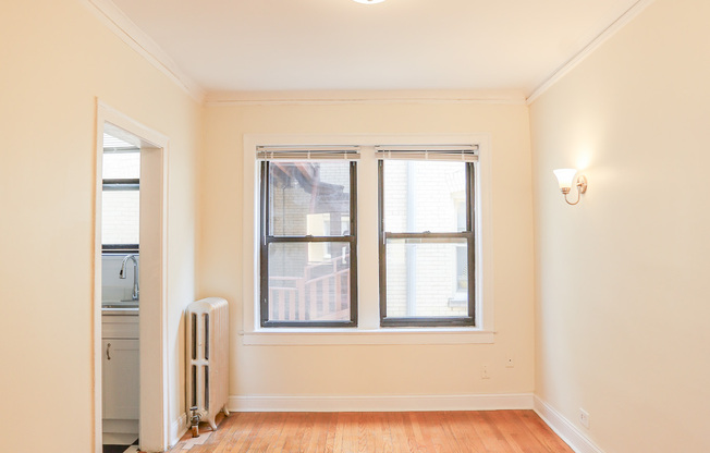 1623 W LUNT