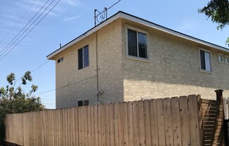 this will be gone this weekend! Rare change to rent a 2005 built 2 bedroom house HOUSE in Glassell park at this price