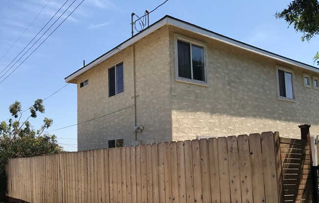 this will be gone this weekend! Rare change to rent a 2005 built 2 bedroom house HOUSE in Glassell park at this price
