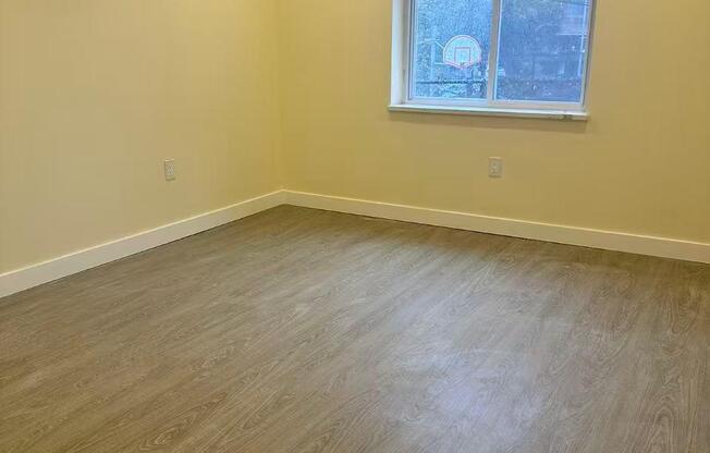 39 17 GREENPOINT AVE