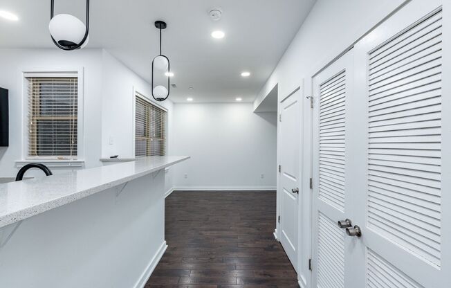 3 beds, 2 baths, 150 sqft, $1,975, Unit 1407-202