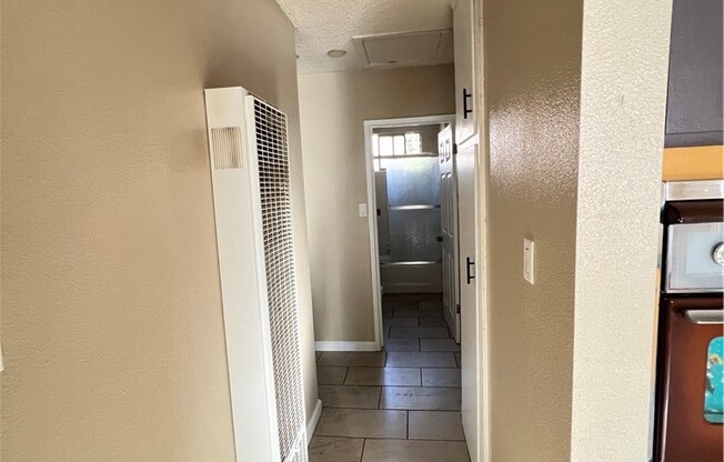 3 beds, 1 bath, 950 sqft, $3,300