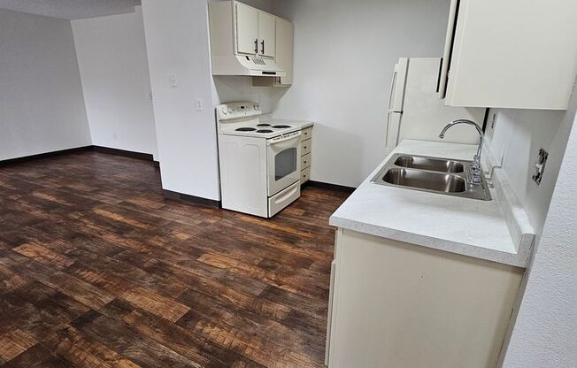 2 beds, 1 bath, 920 sqft, $1,305, Unit 1471-203