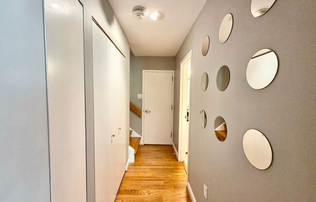 Lovely 1 BR/1 BA Condo in the Heart of Georgetown!