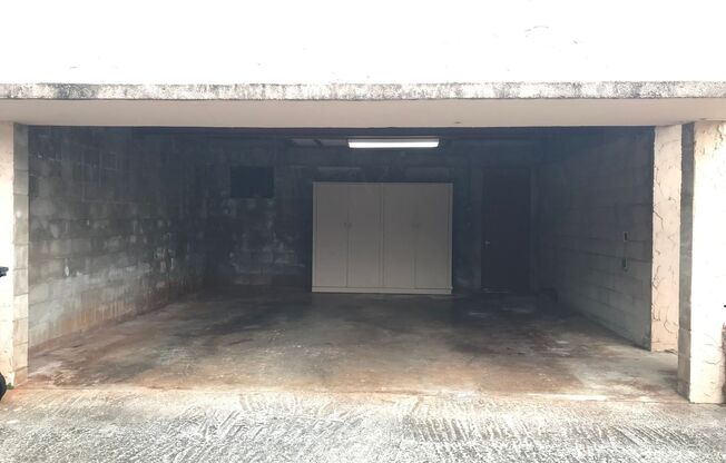 Large single family home with Ocean and city Views! Three covered parking stalls-Clean and bright home with 3 lanais