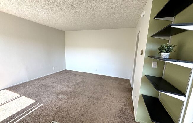 Studio, 1 bath, 345 sqft, $1,525, Unit 70