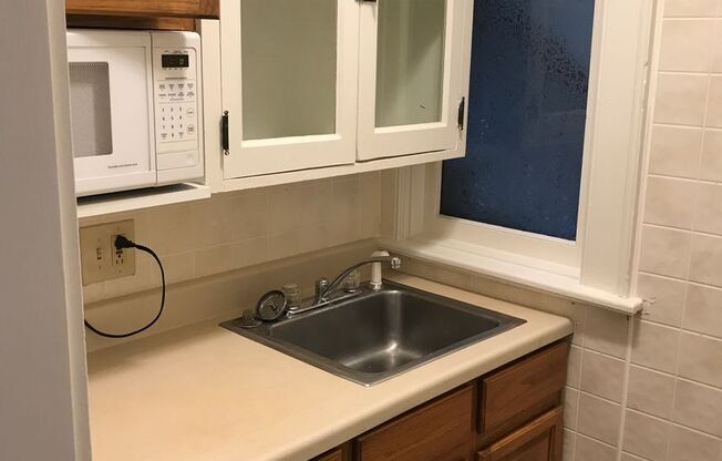 Studio, 1 bath, $625, Unit 11 - 1