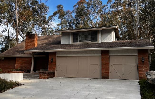 Stunning 5-Bedroom Home in Lake Forest!