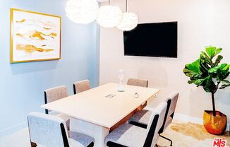 700 S. Manhattan Place