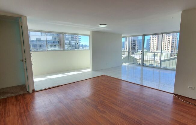 AVAILABLE NOW! Spacious and bright 2 bed, 2 bath, 1 parking unit on Ward Ave