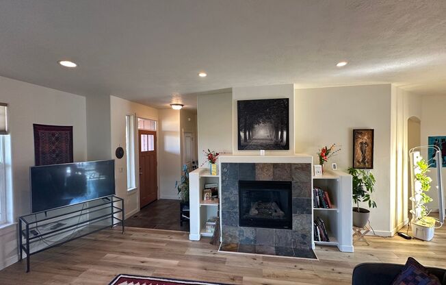 2 beds, 2 baths, $2,500