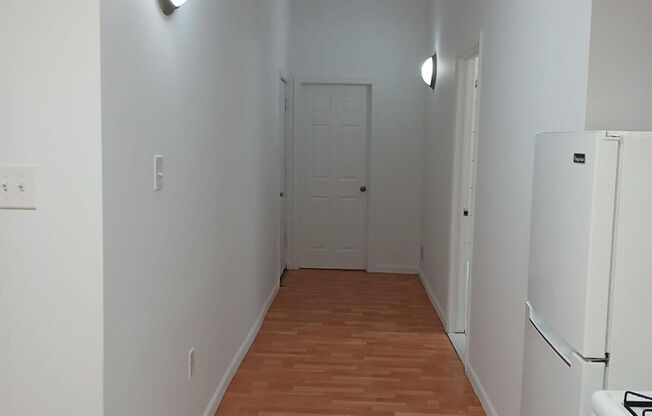 3 beds, 1 bath, $1,300, Unit 1F