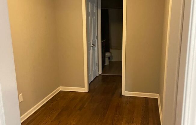 1 bed, 1 bath, $650, Unit Apt 11