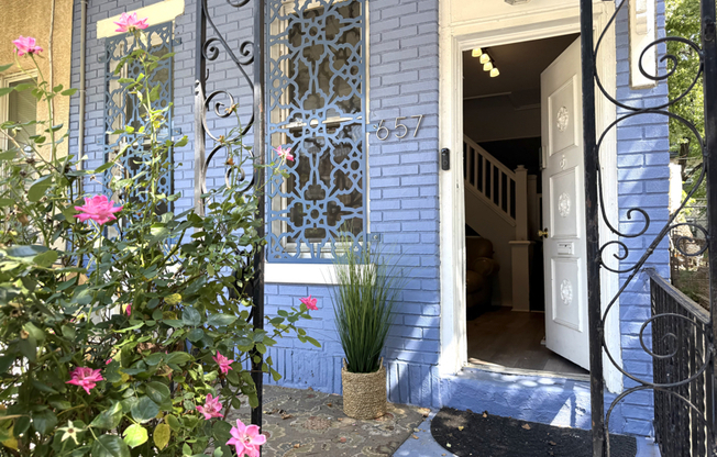 657 N 37 ST