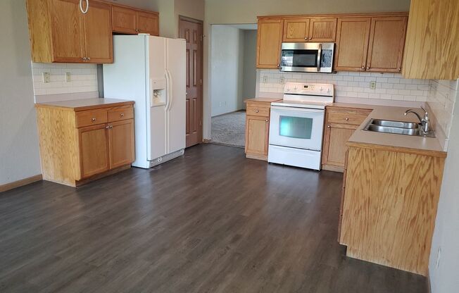 3 beds, 2 baths, $1,475