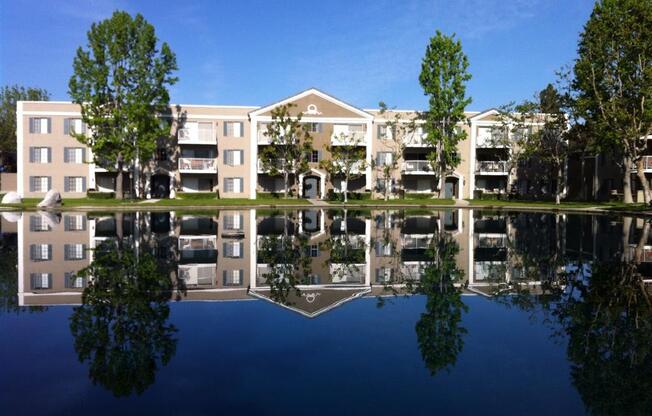 Versailles on the Lake Apartments