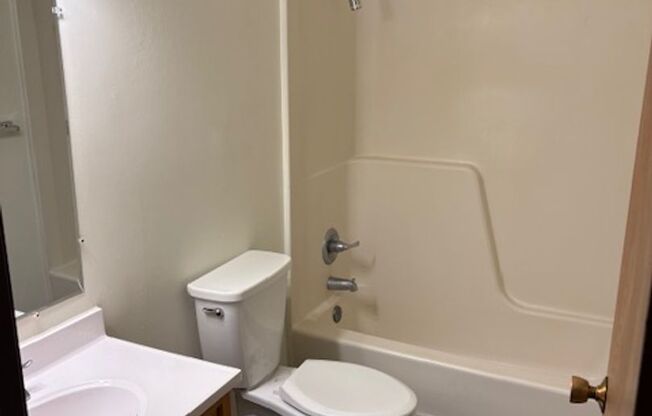 2 beds, 1 bath, 925 sqft, $950, Unit 56