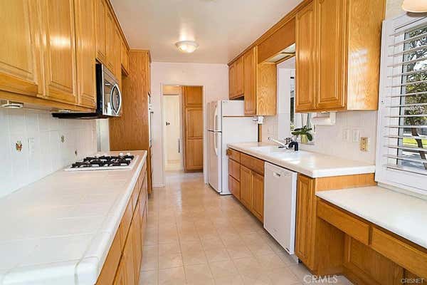 3 beds, 2 baths, 1,666 sqft, $3,800