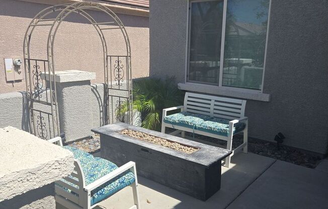 3-bedroom, 2-bath home located in a cul-de-sac in desirable Anthem Highlands.