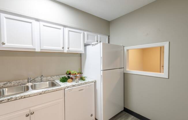 Thoroughbred Crossing - Kitchen