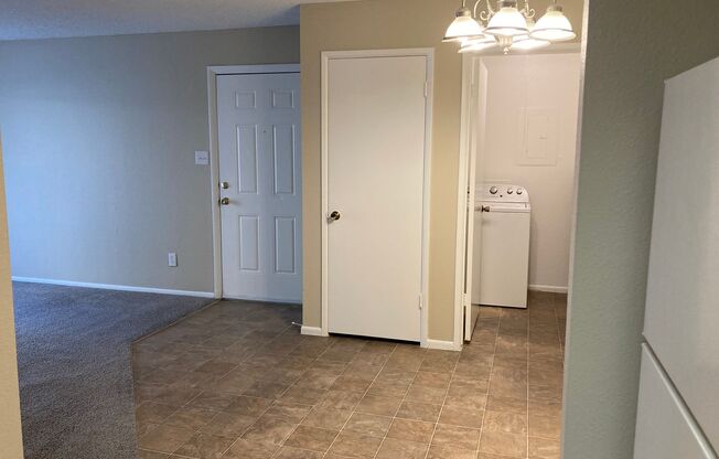1 bed, 1 bath, 670 sqft, $1,175, Unit 127