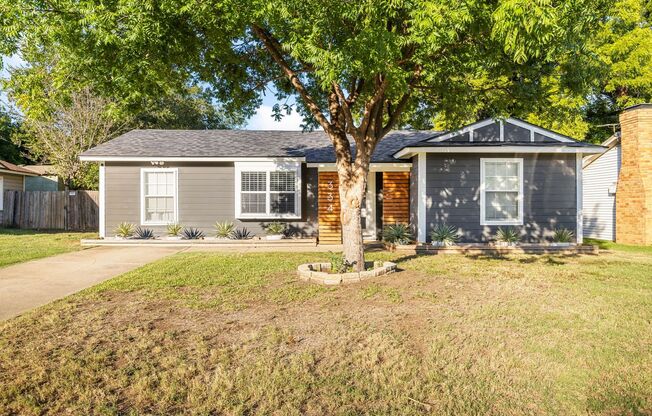 Beautifully remodeled Burleson home available for lease