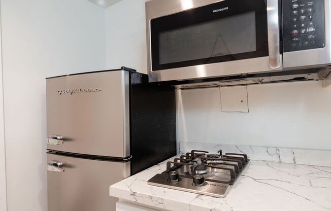 1 bed, 1 bath, 550 sqft, $2,000, Unit 18332 Delano St.