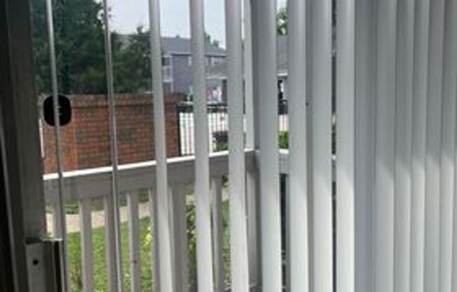 2 beds, 1 bath, 900 sqft, $1,051, Unit 16D