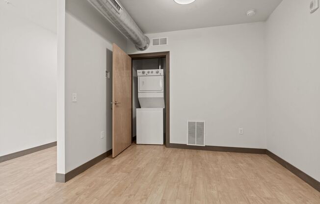 Studio, 1 bath, 600 sqft, $1,150, Unit Unit #413