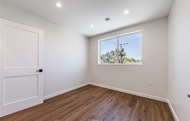 1859 1/2 S CRENSHAW BLVD