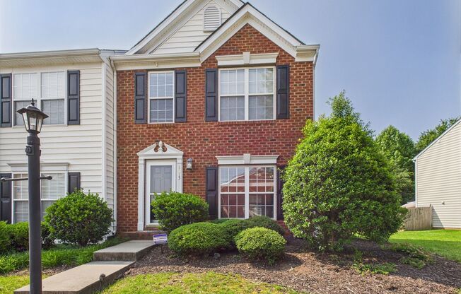 Great News! $500 Off on the First Month's Rent! Charming 3-Bedroom Townhome in Magnolia Pointe available NOW!