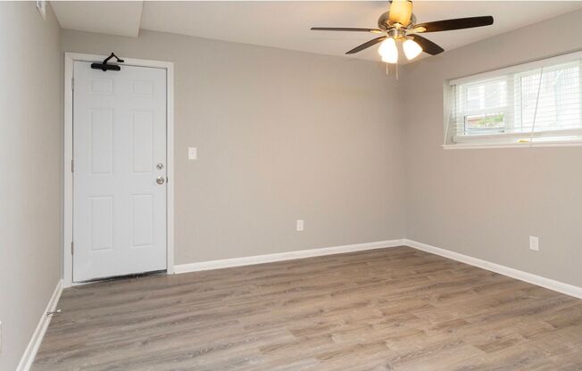 Studio, 1 bath, 750 sqft, $850, Unit 3569 Davenport St-Unit 15