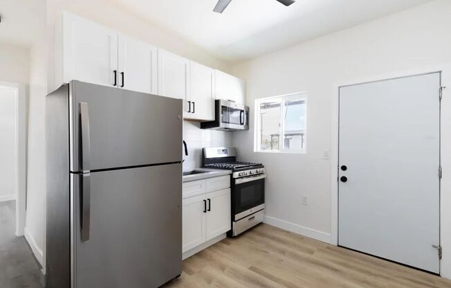 6563 Oasis Ave.