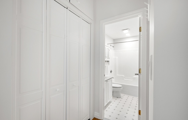 2 beds, 2 baths, 1,027 sqft, $5,200, Unit 201