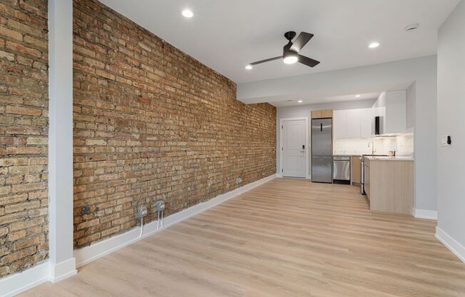 3 beds, 1 bath, 670 sqft, $2,250, Unit 1556-2O