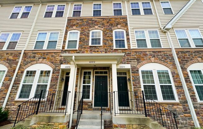 Stunning 3 Bed 2 Bath Townhome In Vibrant Mercer Park