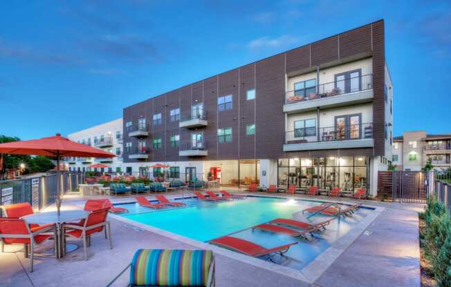 apartments in uptown dallas with pool