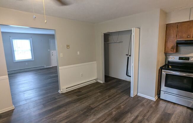 3 beds, 1 bath, 1,100 sqft, $1,050, Unit Unit 10